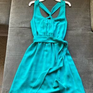 Cute summer dress! Lightweight. Fully lined.